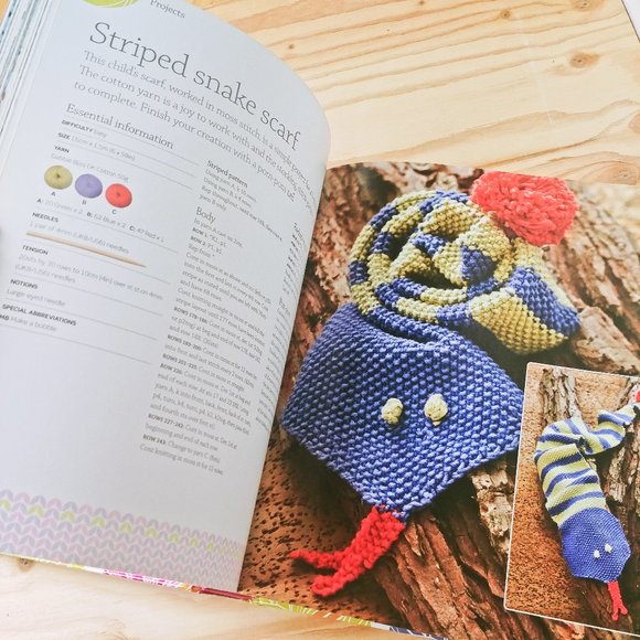 Big Book of Knitting - Colorful Knitting Guide - Picture 9 of 11